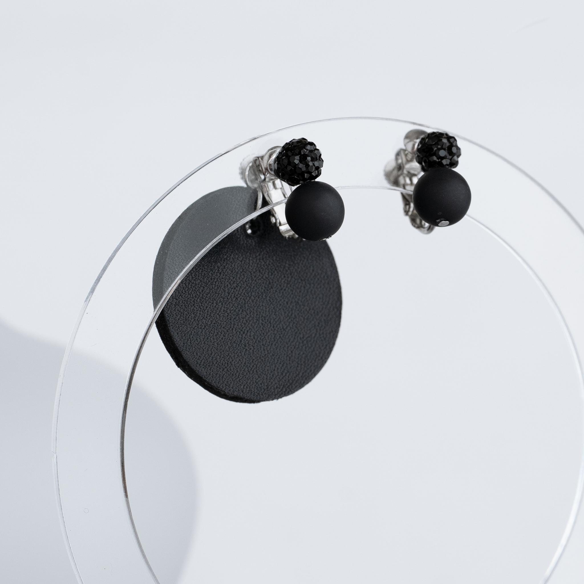 ☆送料無料☆【BLACK × Real leather】クリスタルガラスとレザーのキャッチの大人のコラボイヤリング