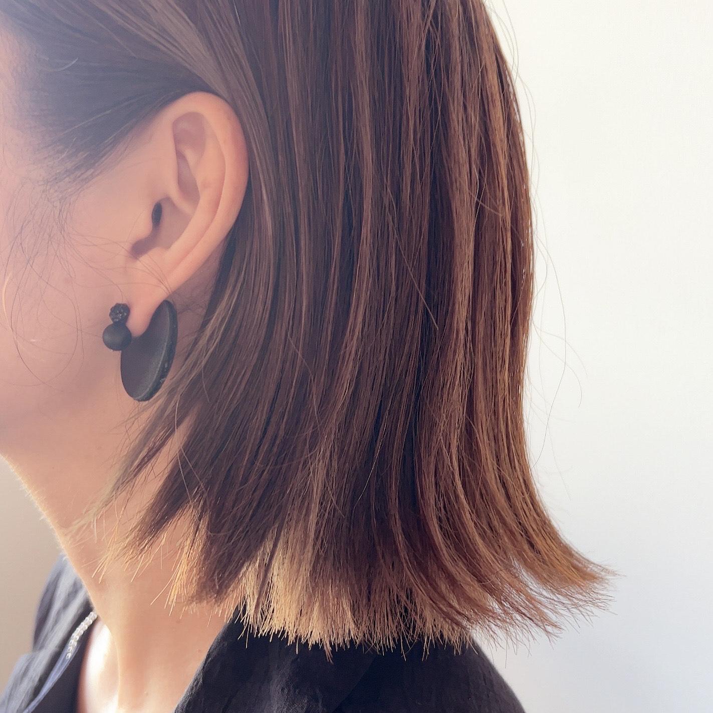 ☆送料無料☆【BLACK × Real leather】クリスタルガラスとレザーのキャッチの大人のコラボイヤリング | 6枚目